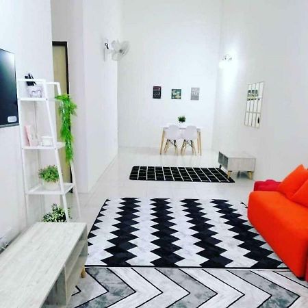 Nur Zahra Sungkai Homestay Exteriér fotografie